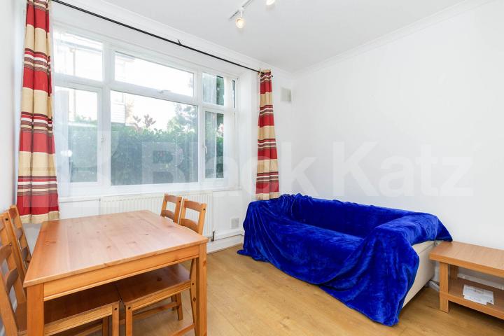Three double bedroom property with modern kitchen and spacious lounge Damien Street, Whitechapel